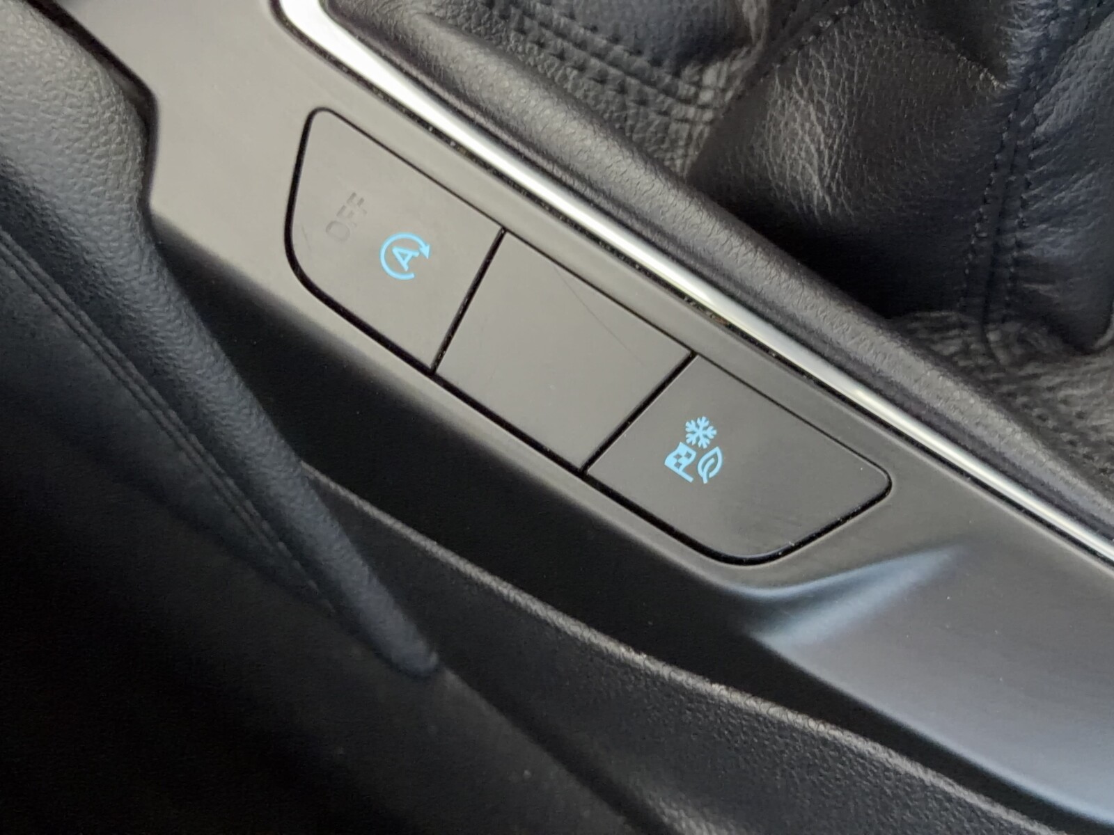 Ford Kuga - zdjęcie 26