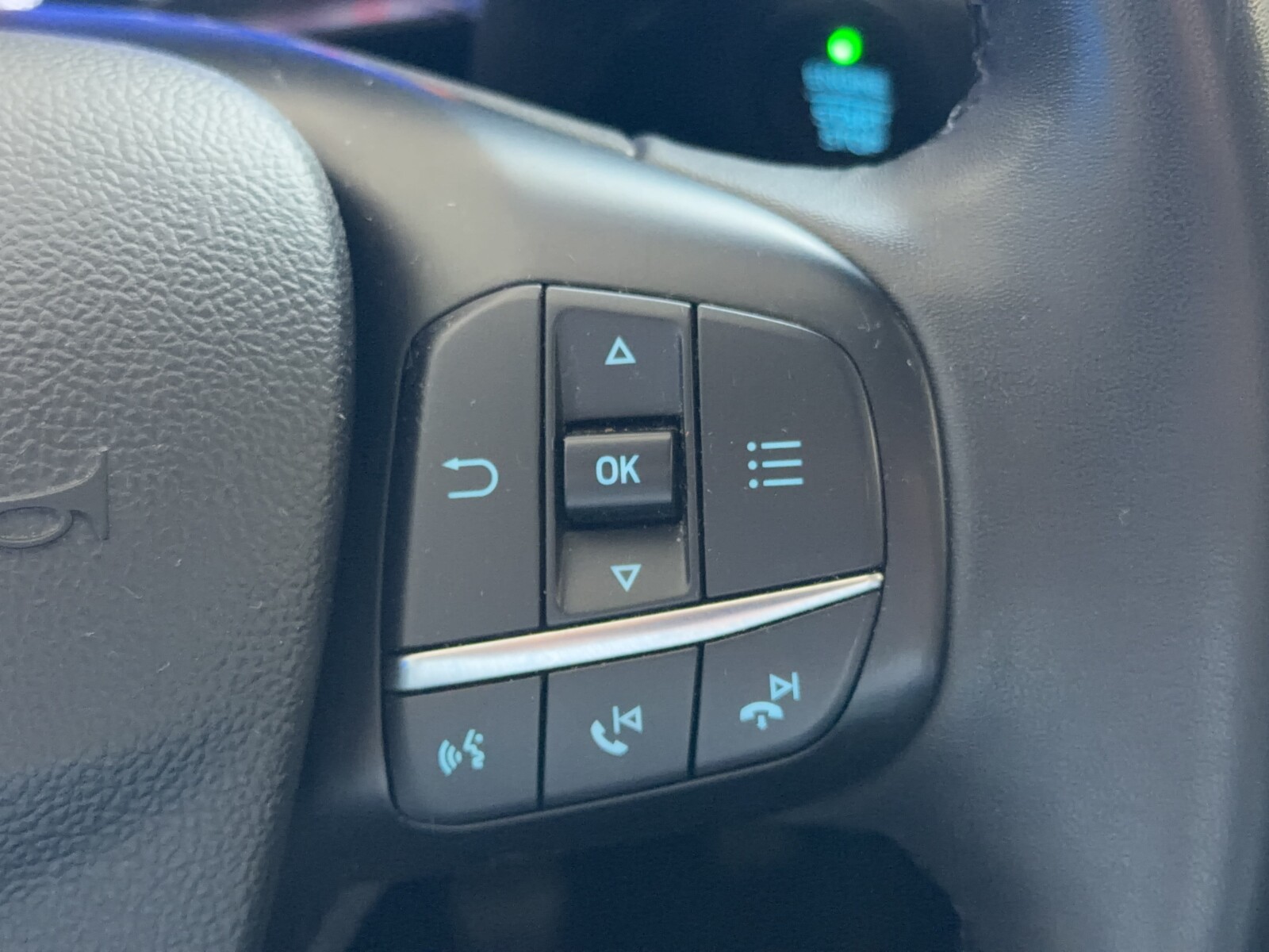Ford Kuga - zdjęcie 24