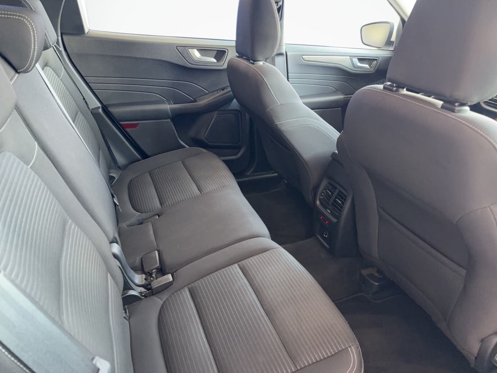 Ford Kuga - zdjęcie 15
