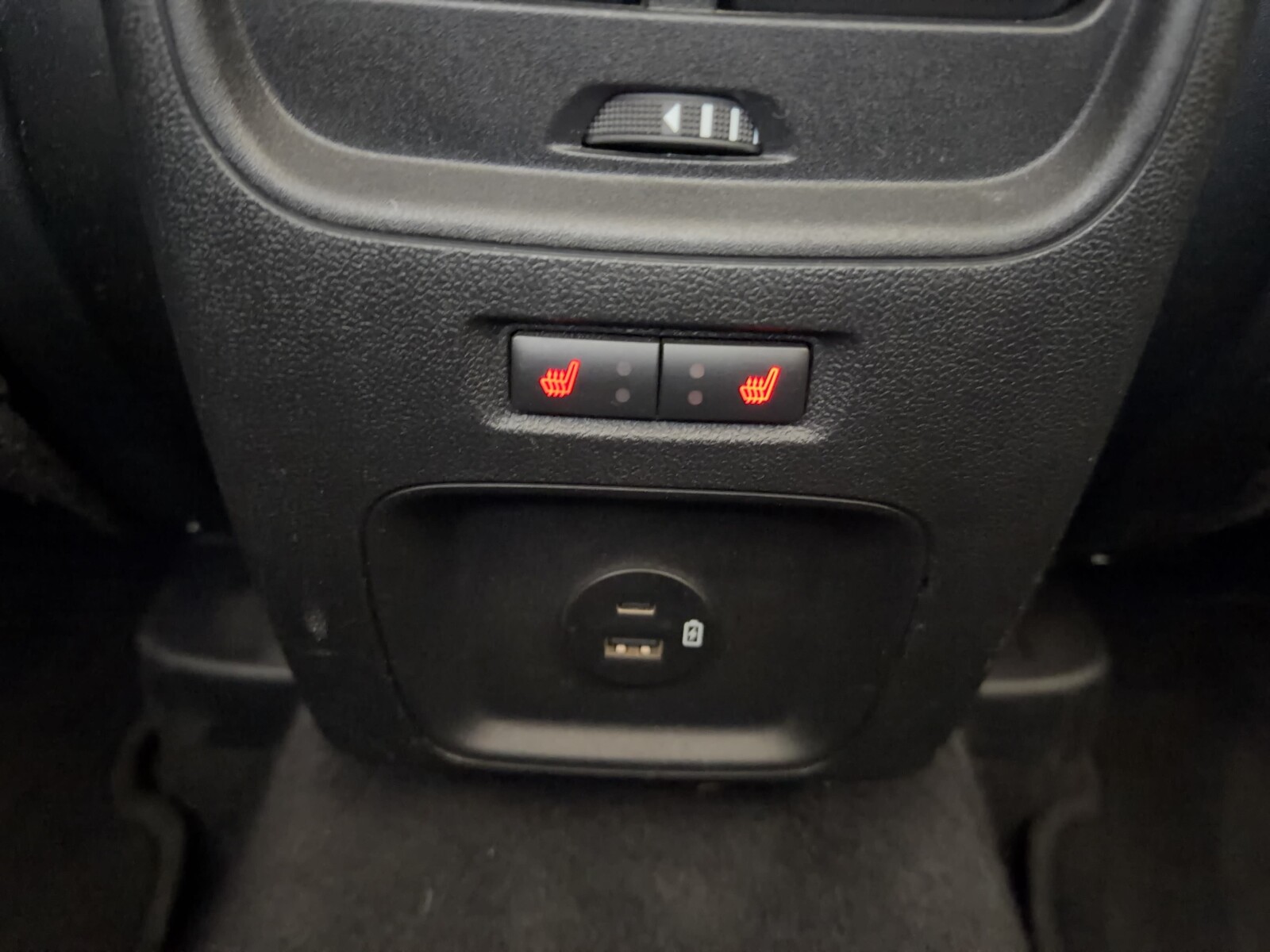 Ford Kuga - zdjęcie 21
