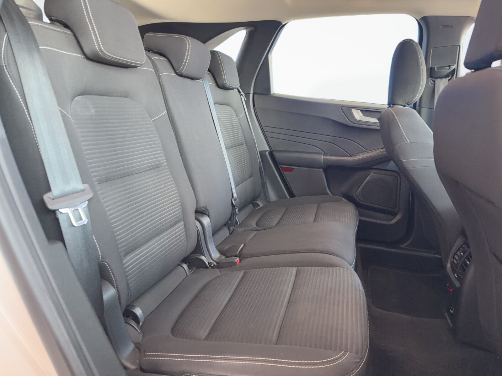 Ford Kuga - zdjęcie 16