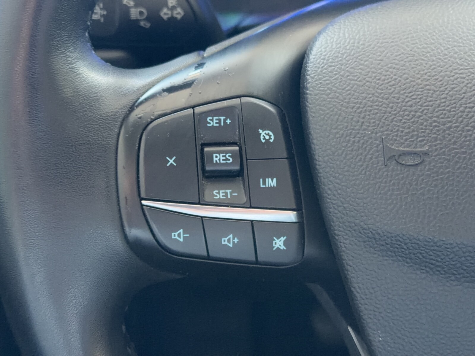 Ford Kuga - zdjęcie 23