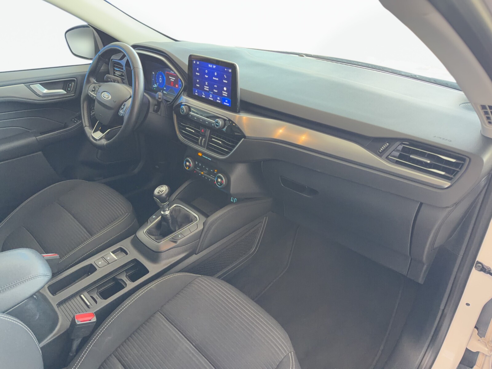 Ford Kuga - zdjęcie 17