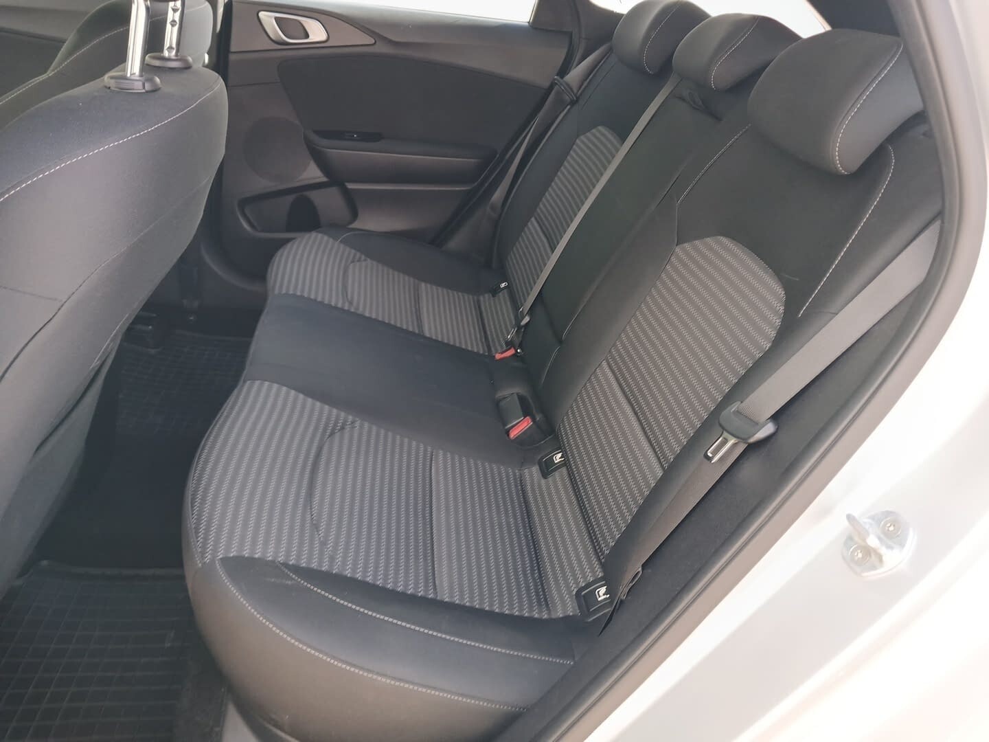 Kia Ceed - zdjęcie 10