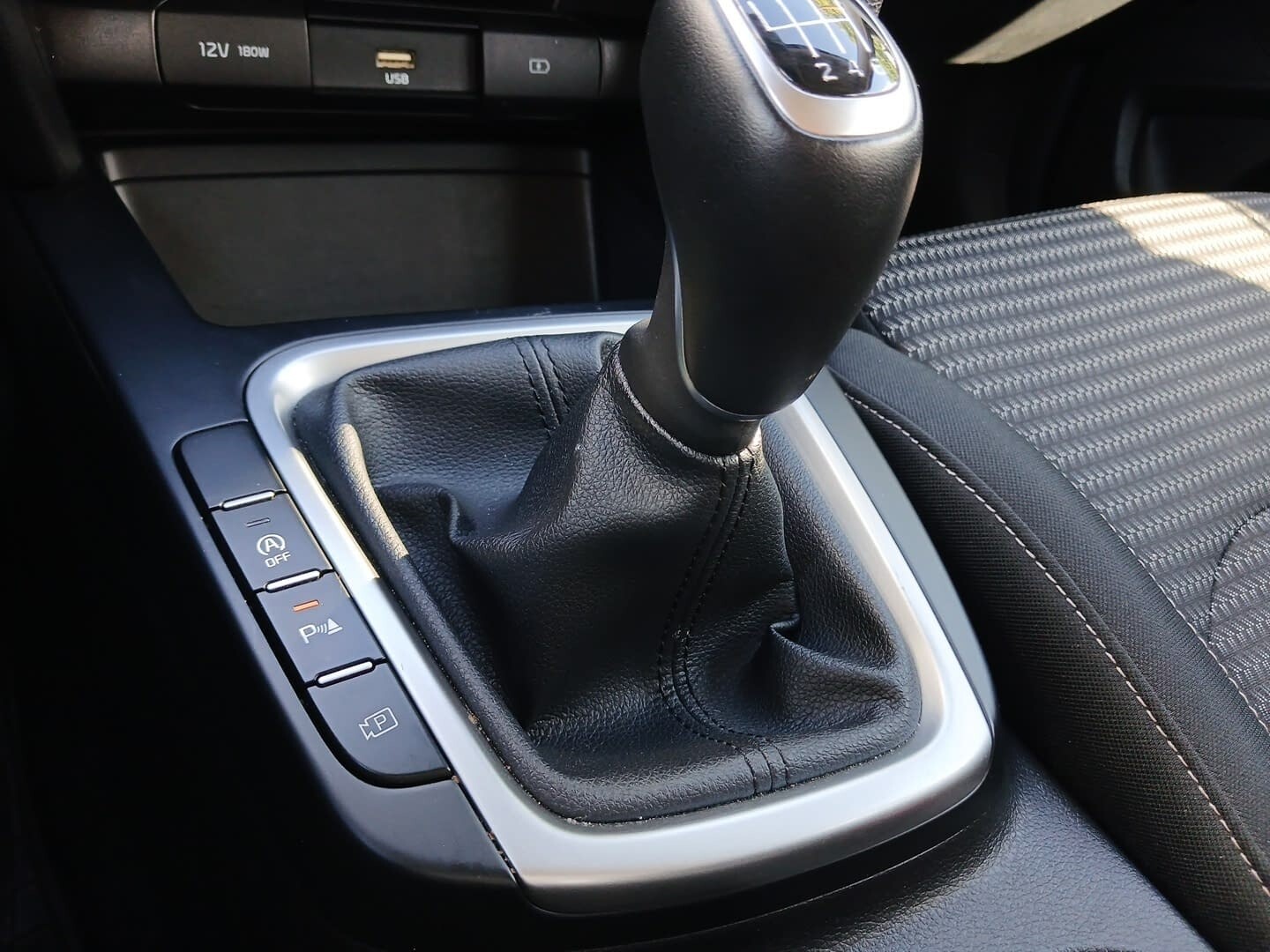 Kia Ceed - zdjęcie 17