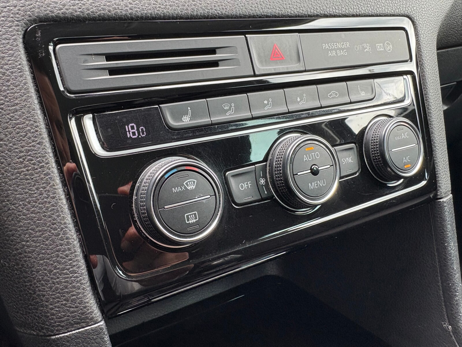 Volkswagen Golf Sportsvan - zdjęcie 24