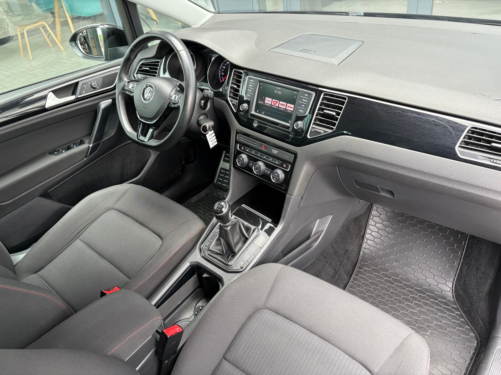 Volkswagen Golf Sportsvan - zdjęcie 16