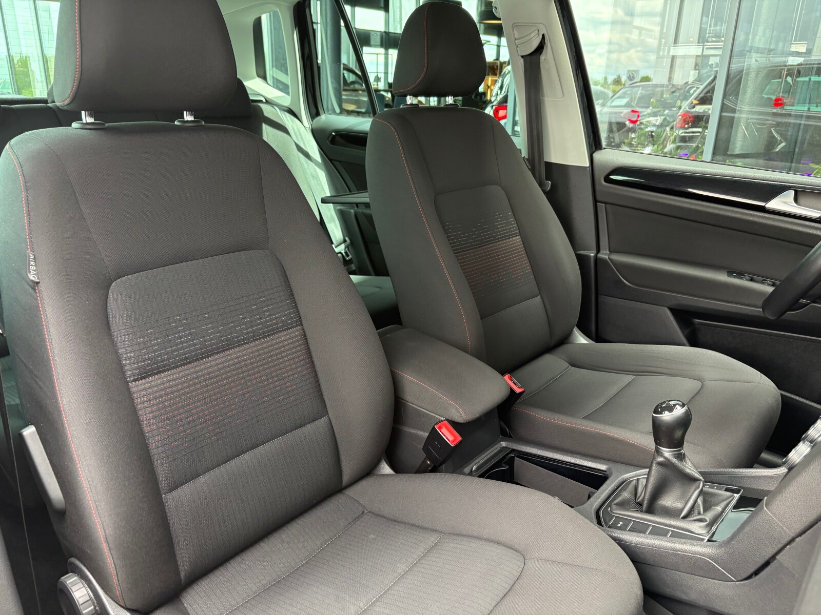 Volkswagen Golf Sportsvan - zdjęcie 17