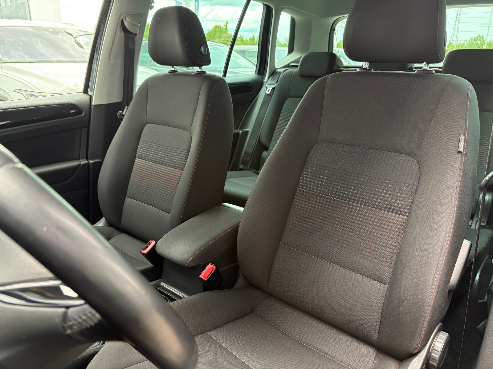 Volkswagen Golf Sportsvan - zdjęcie 12