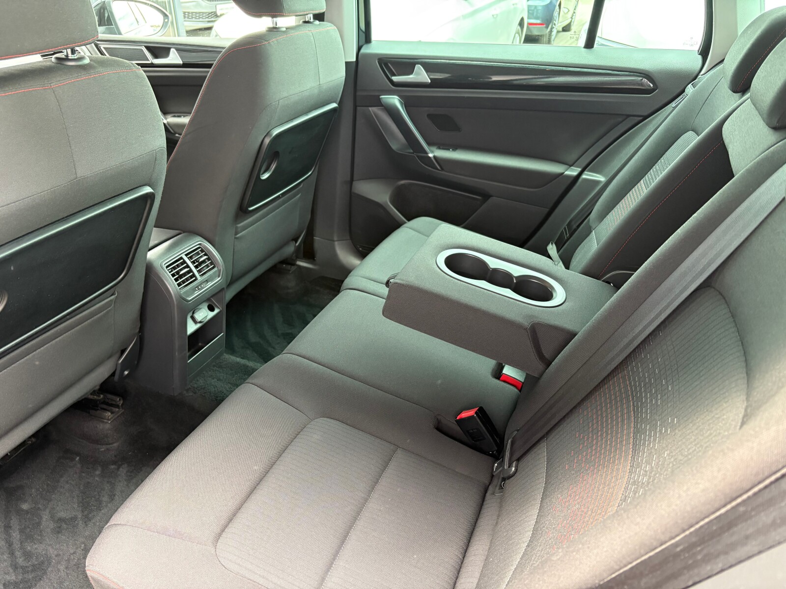 Volkswagen Golf Sportsvan - zdjęcie 14