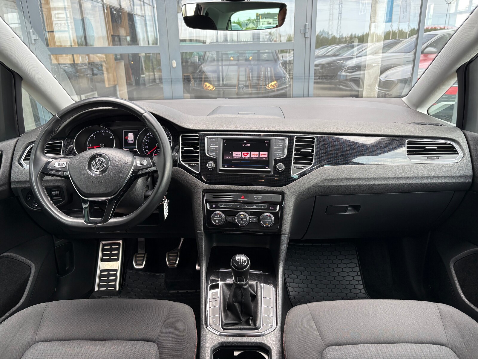 Volkswagen Golf Sportsvan - zdjęcie 9