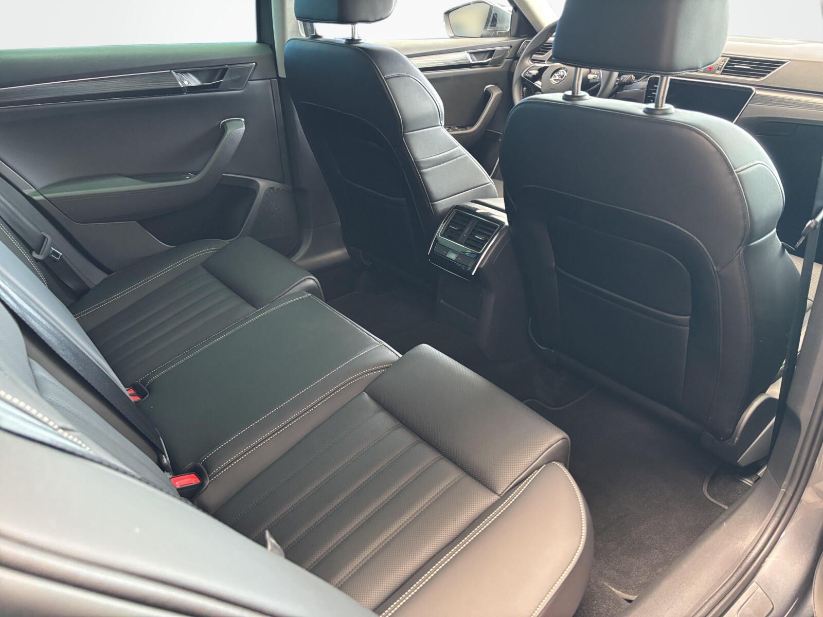 Škoda Superb Combi - zdjęcie 17