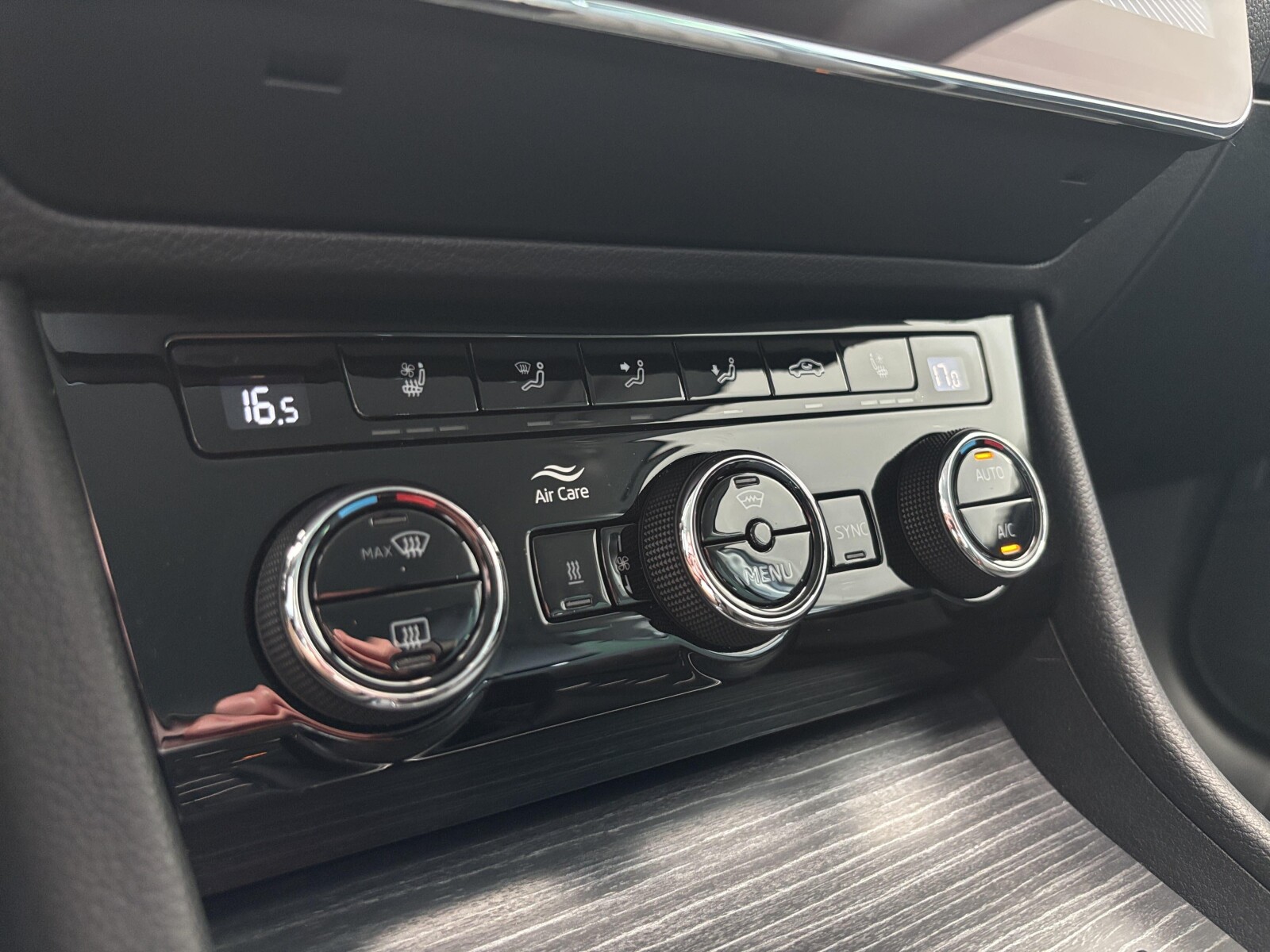 Škoda Superb Combi - zdjęcie 32
