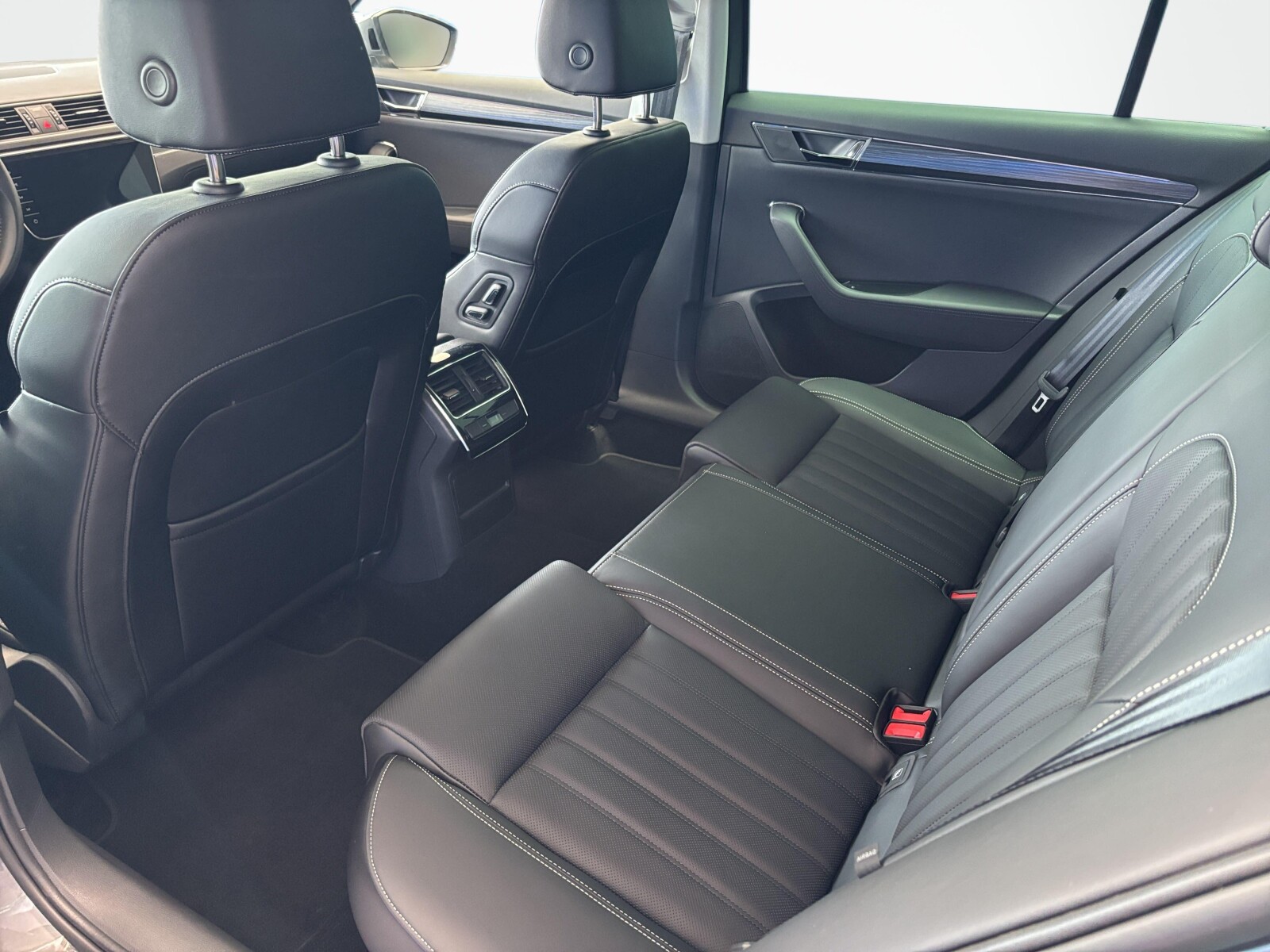 Škoda Superb Combi - zdjęcie 14