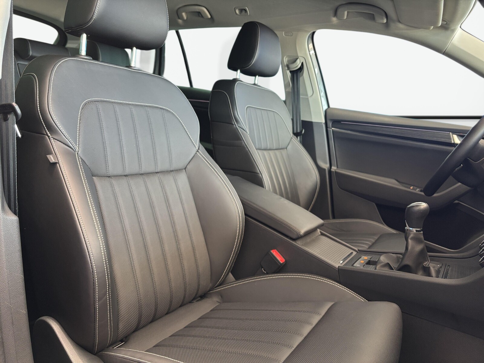 Škoda Superb Combi - zdjęcie 20