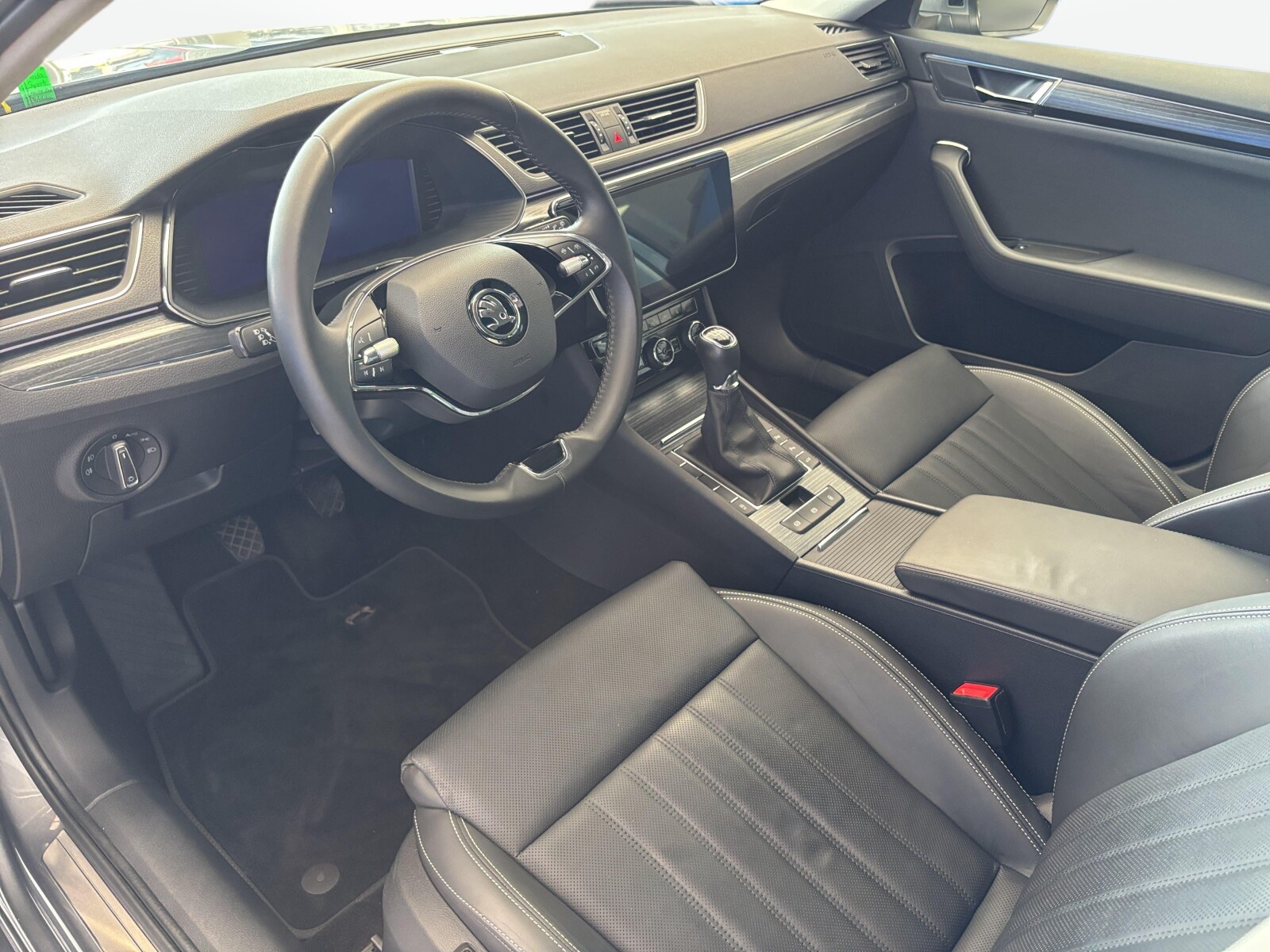 Škoda Superb Combi - zdjęcie 9