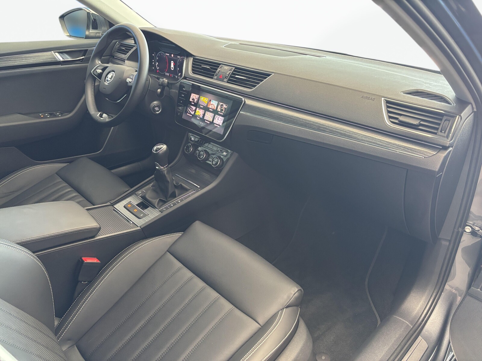 Škoda Superb Combi - zdjęcie 19