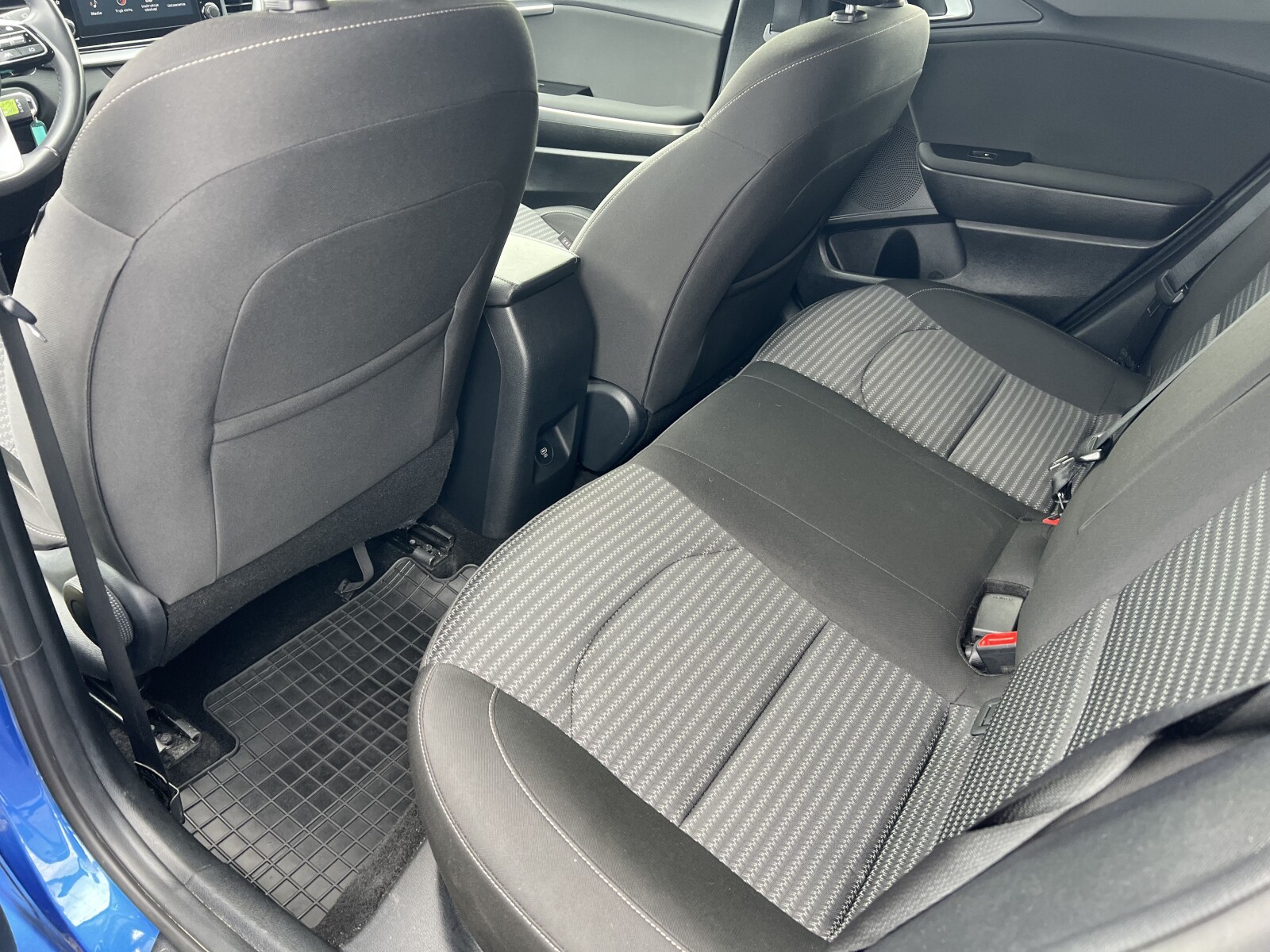 Kia Ceed - zdjęcie 24