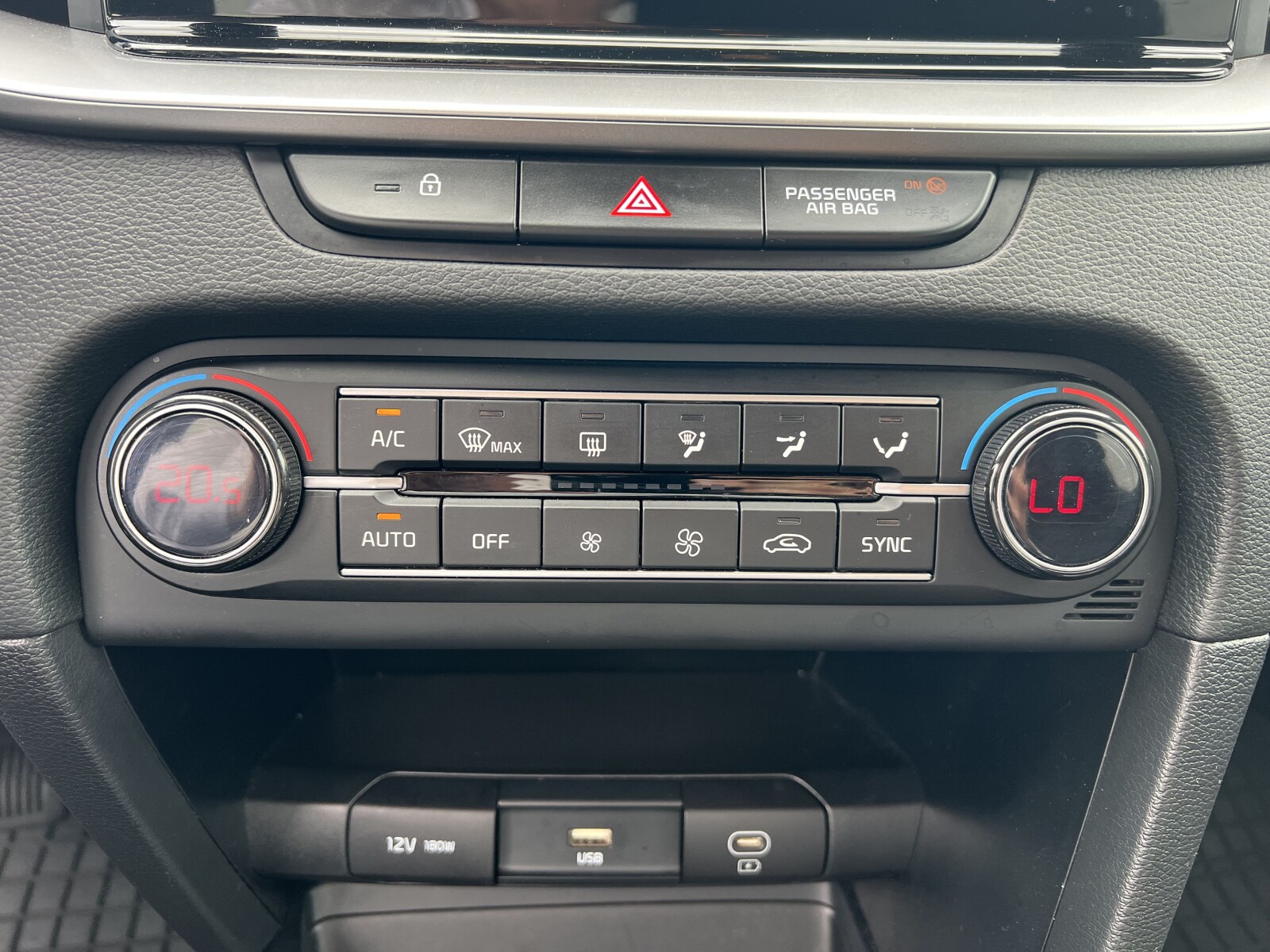 Kia Ceed - zdjęcie 22