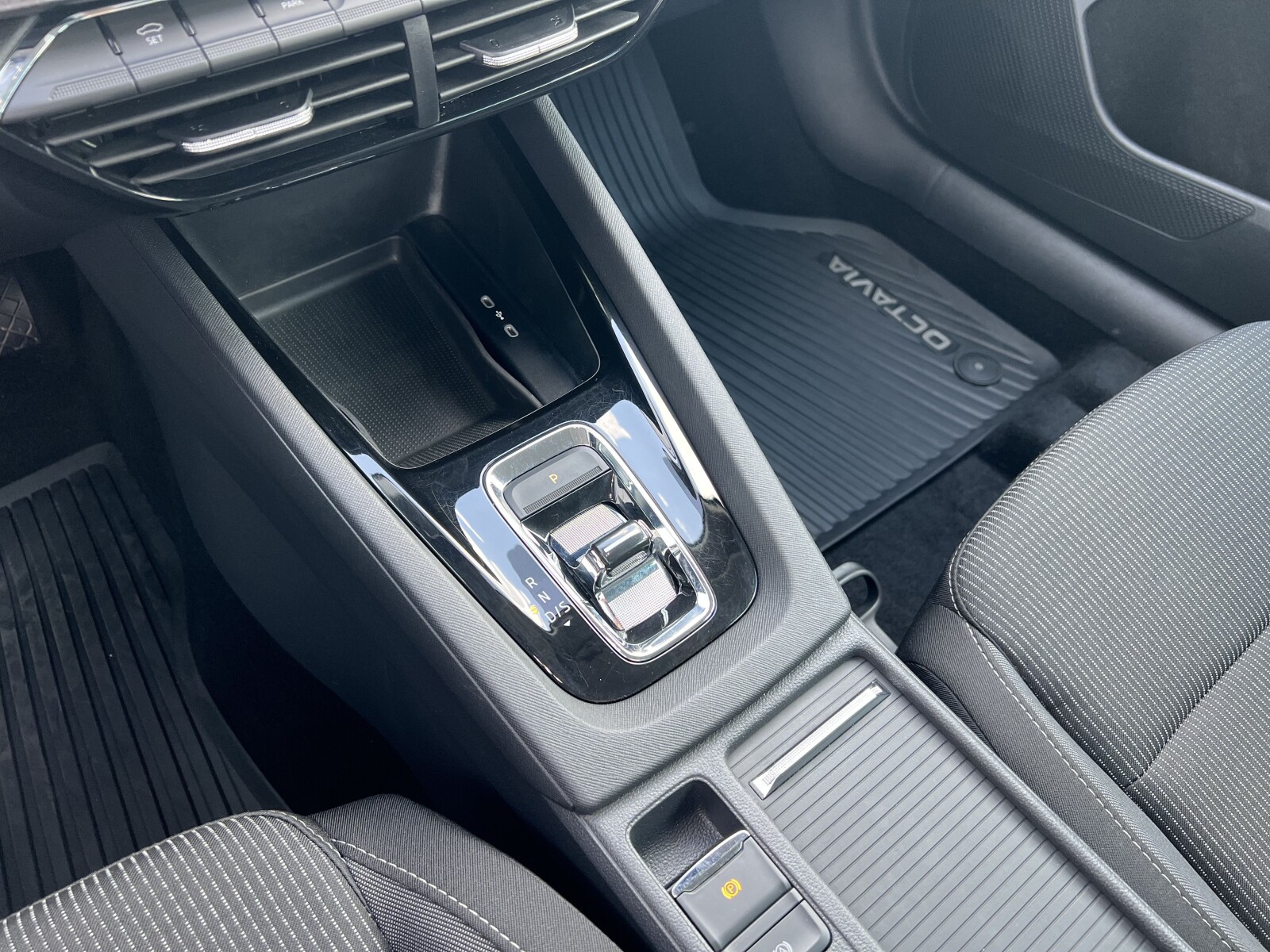 Škoda Octavia Combi - zdjęcie 24