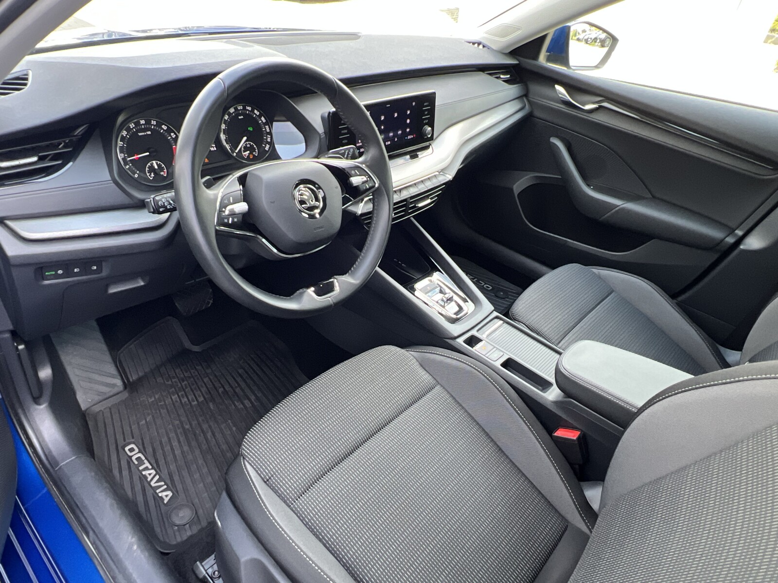 Škoda Octavia Combi - zdjęcie 11