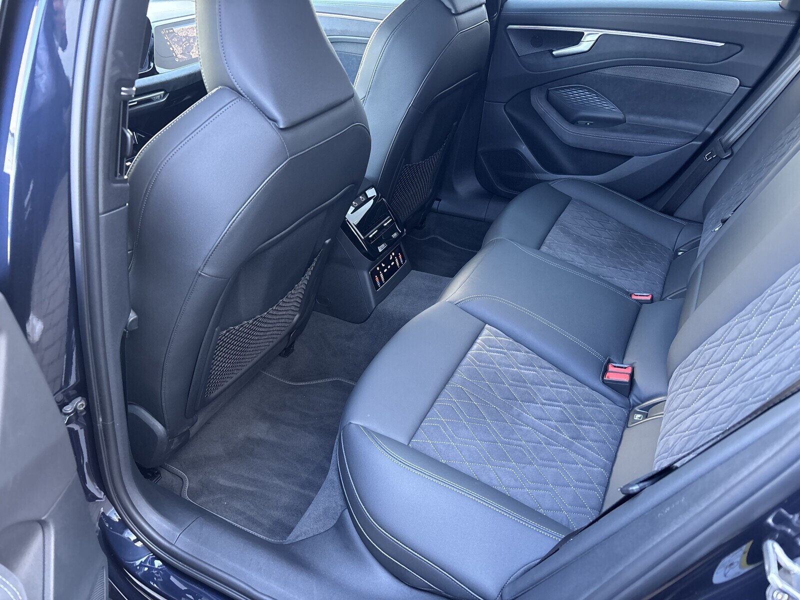 Audi A6 Avant - zdjęcie 30