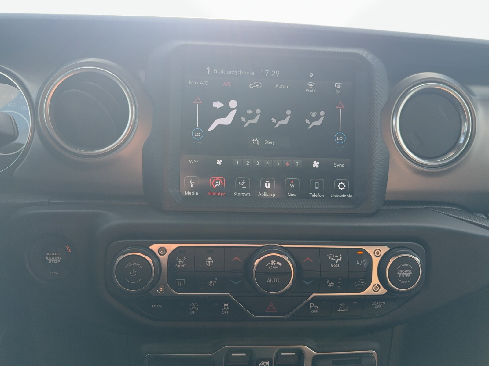Jeep Wrangler - zdjęcie 20