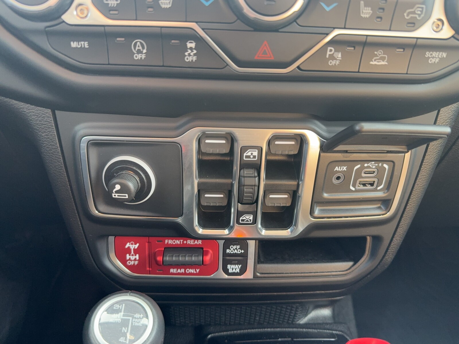 Jeep Wrangler - zdjęcie 24