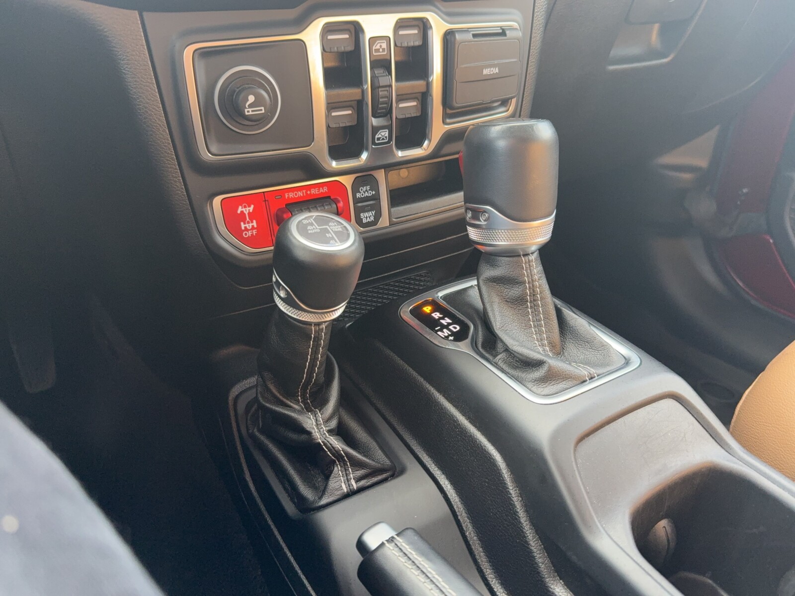 Jeep Wrangler - zdjęcie 23