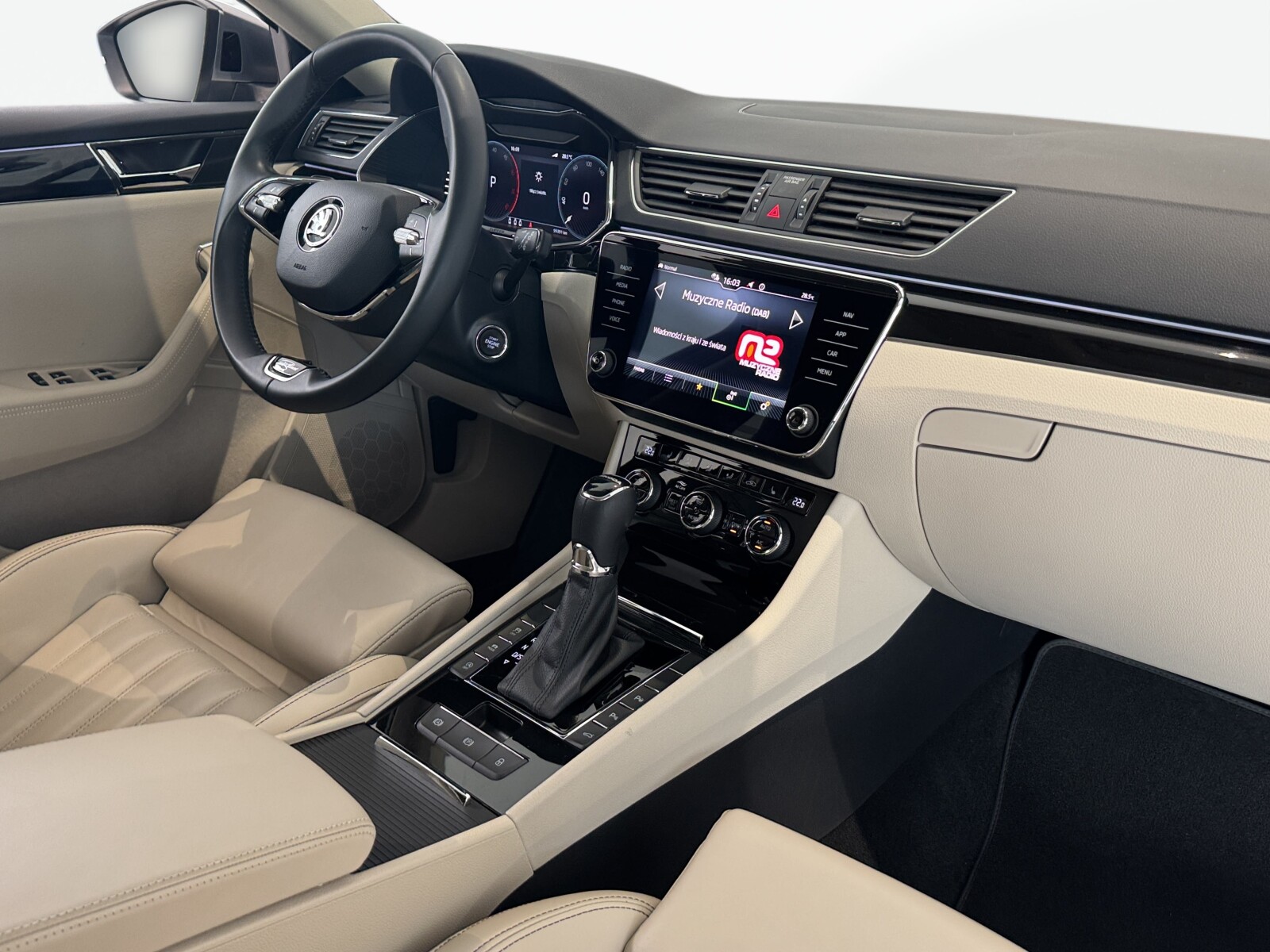 Škoda Superb Combi - zdjęcie 22