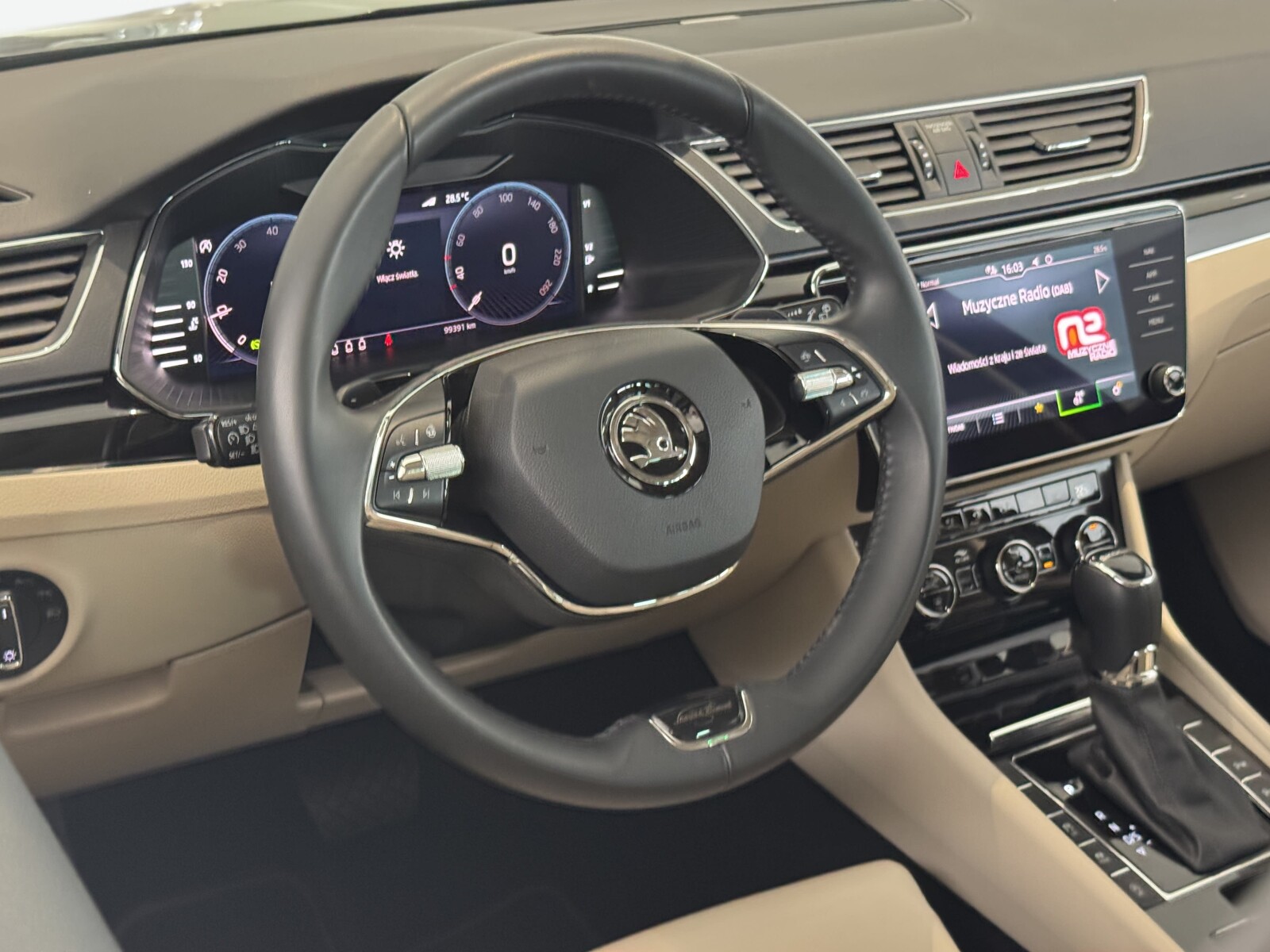 Škoda Superb Combi - zdjęcie 24