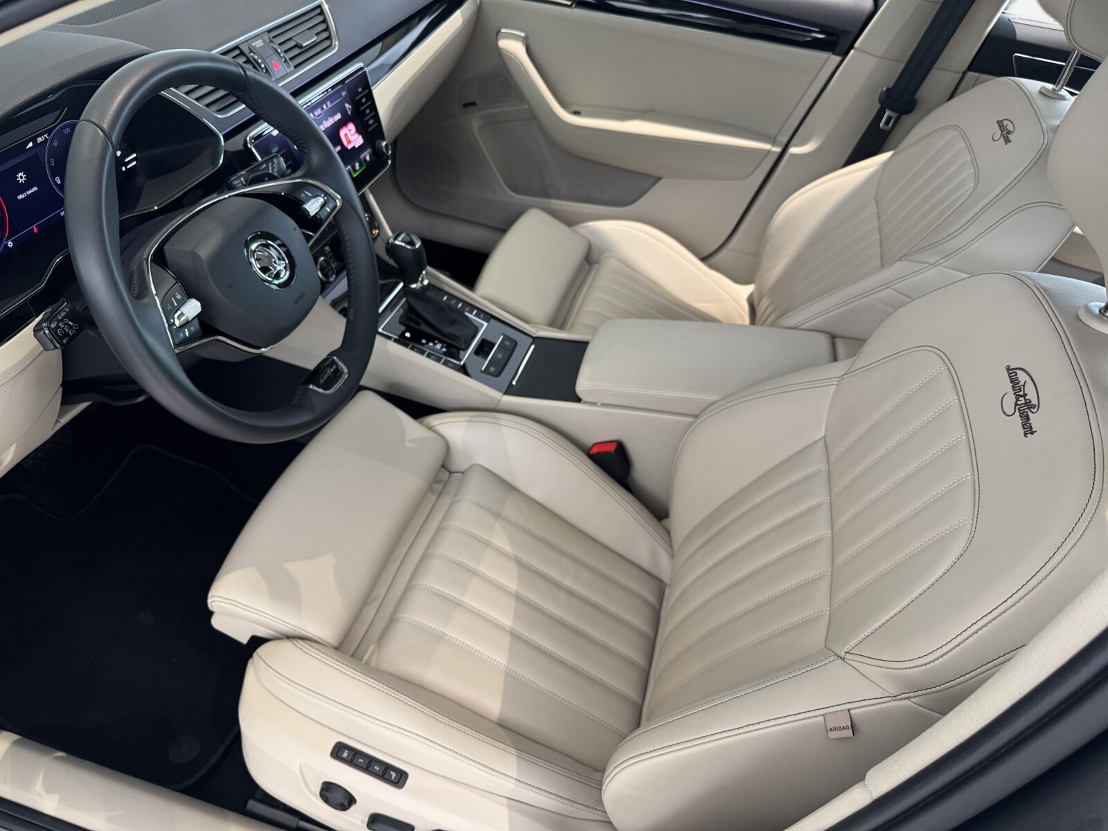 Škoda Superb Combi - zdjęcie 10