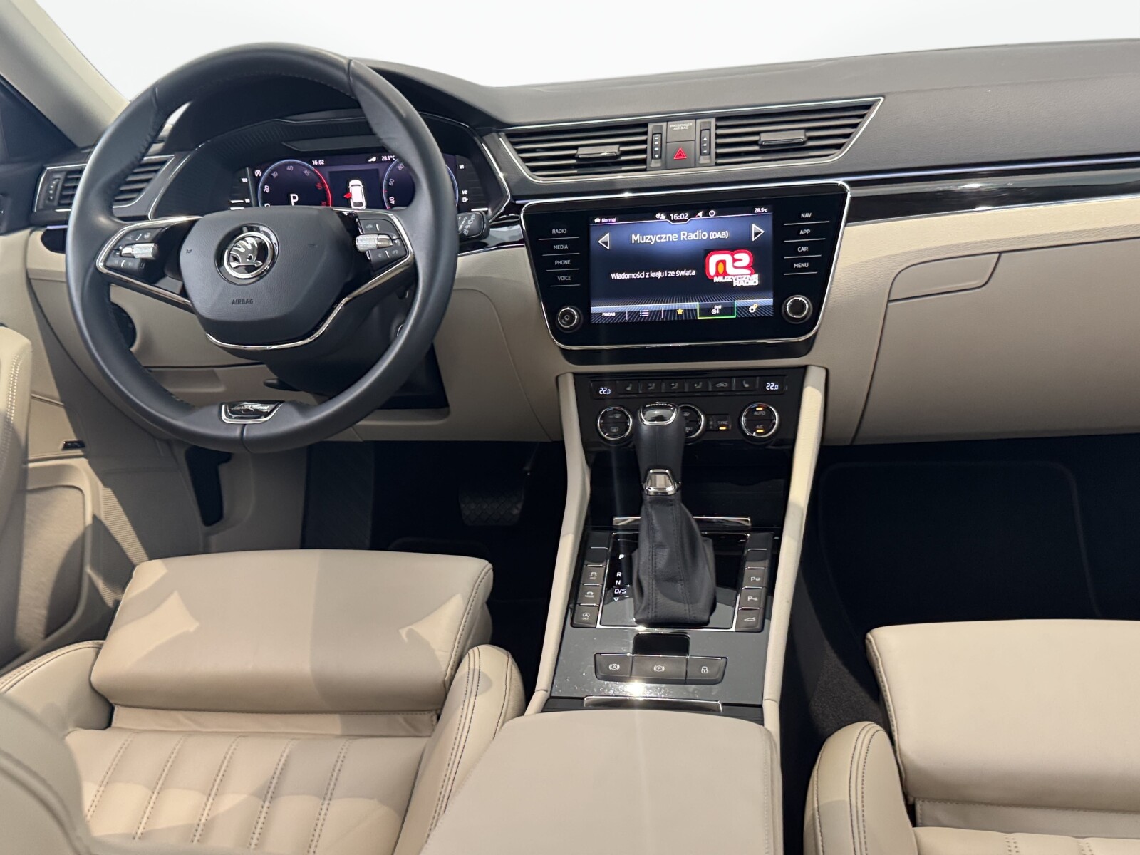 Škoda Superb Combi - zdjęcie 16