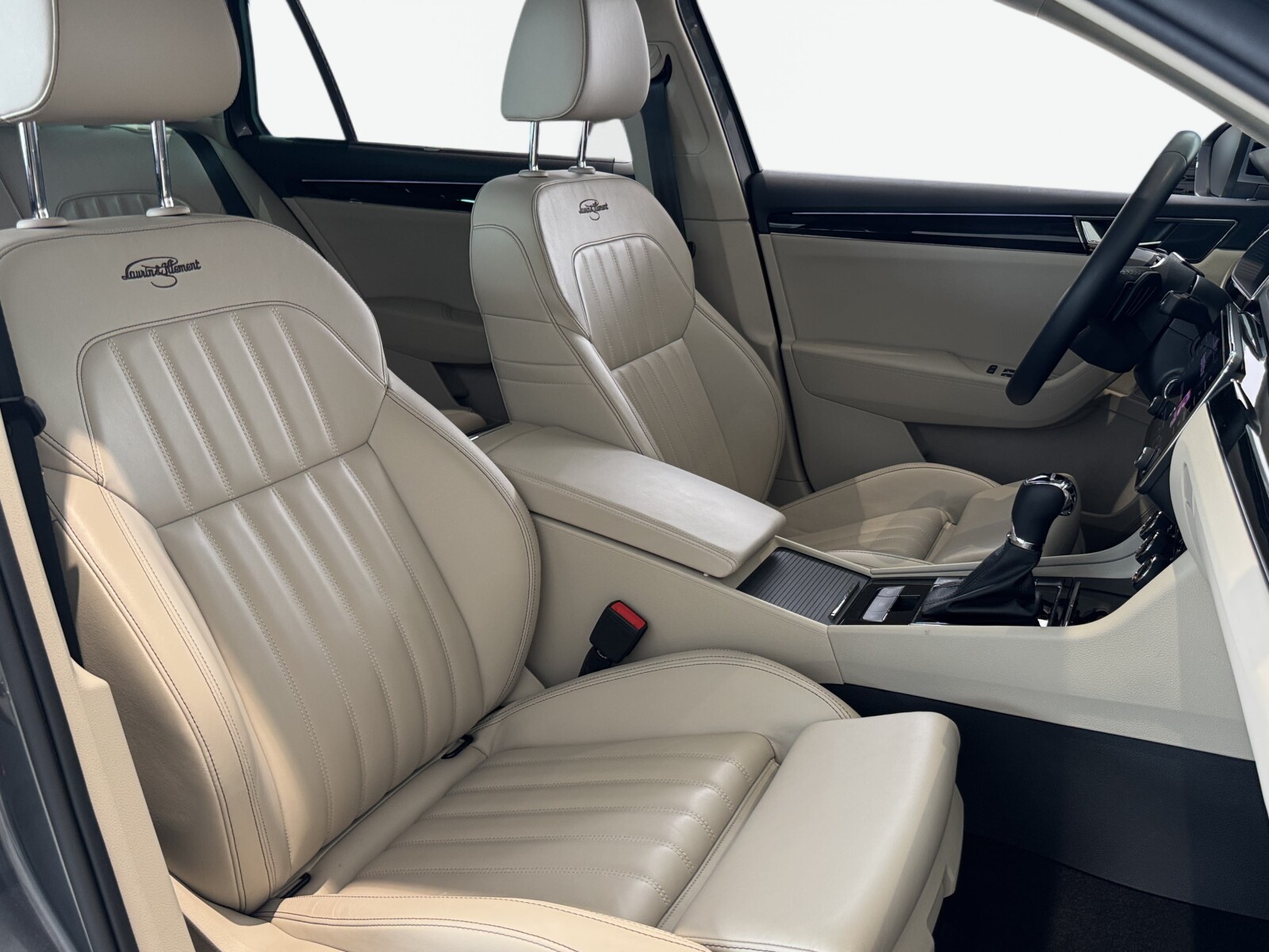 Škoda Superb Combi - zdjęcie 19