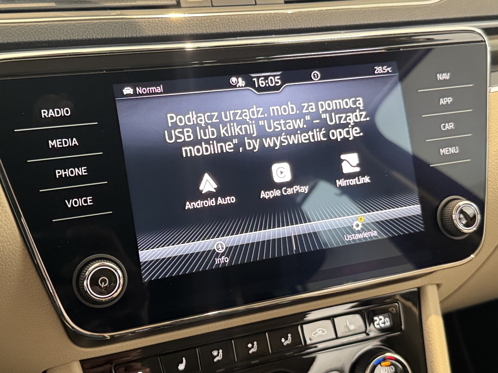 Škoda Superb Combi - zdjęcie 38