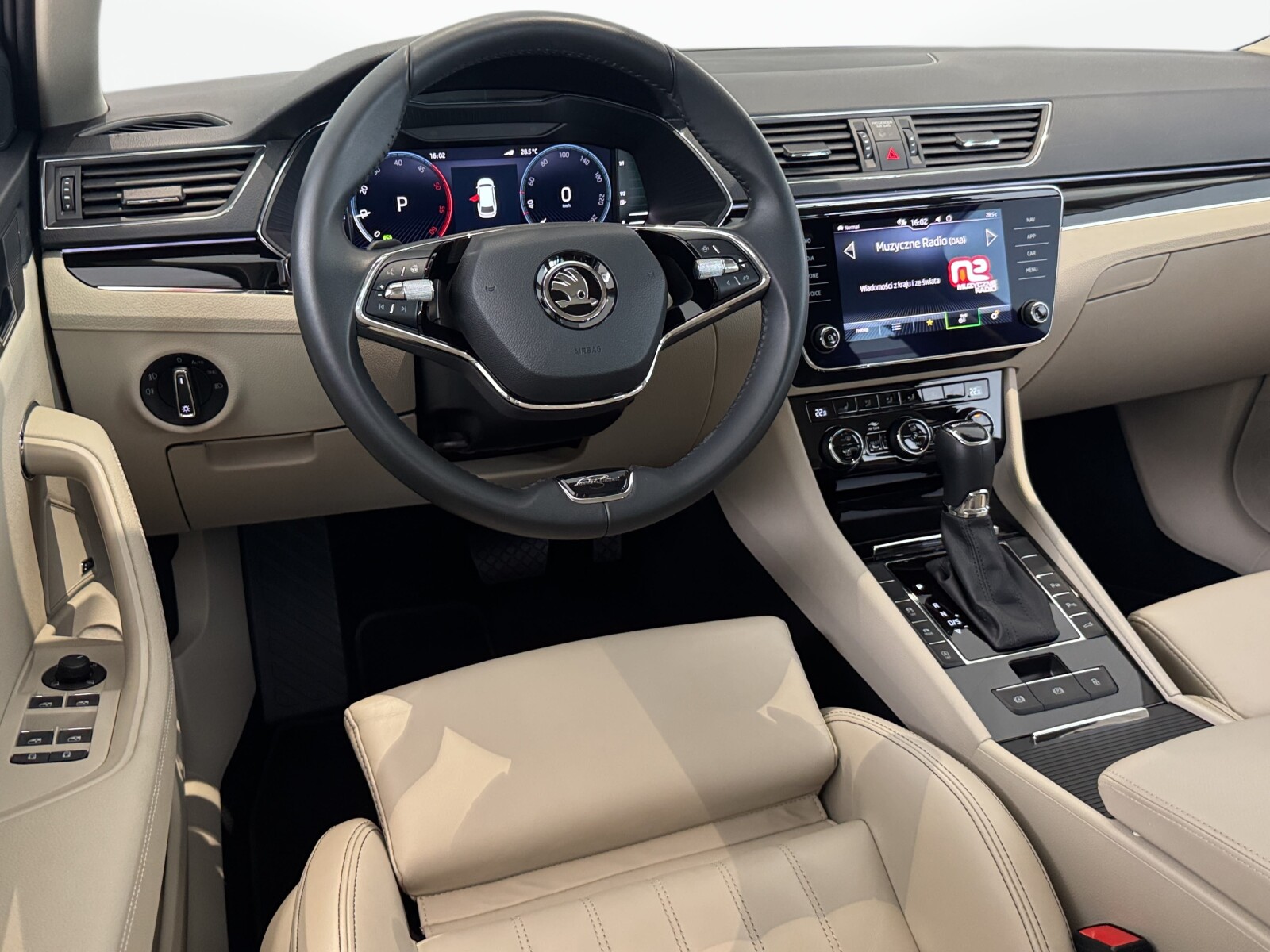 Škoda Superb Combi - zdjęcie 14