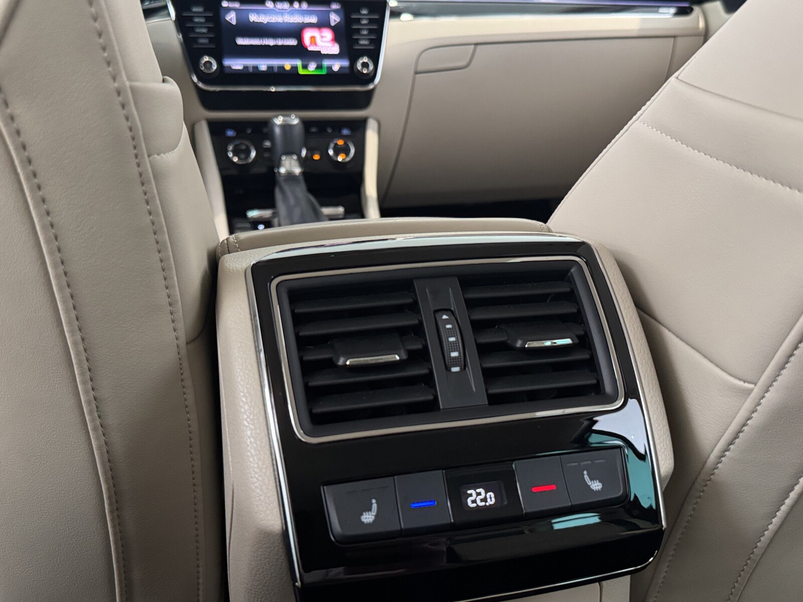 Škoda Superb Combi - zdjęcie 15