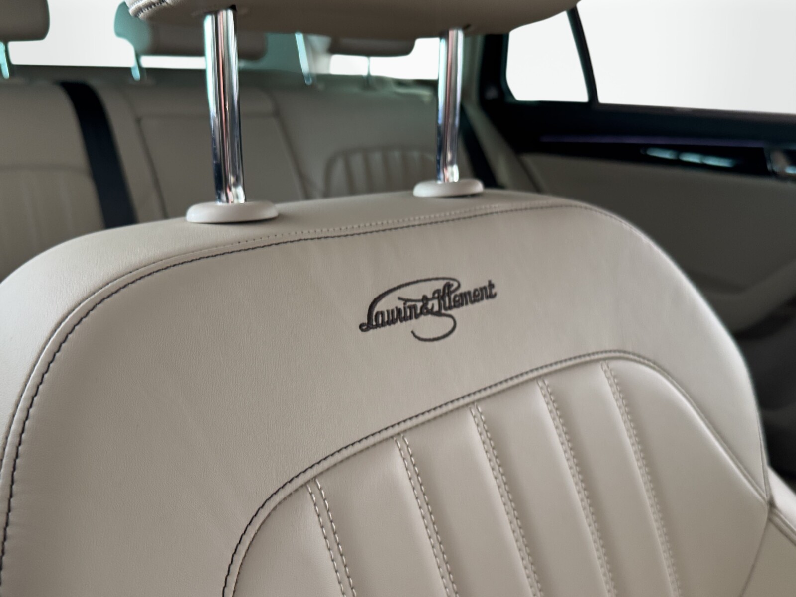 Škoda Superb Combi - zdjęcie 21