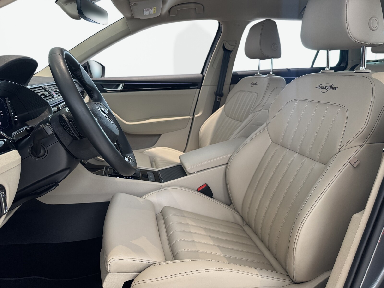 Škoda Superb Combi - zdjęcie 9