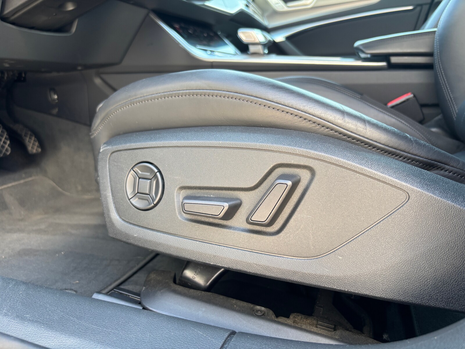 Audi A6 Avant - zdjęcie 12