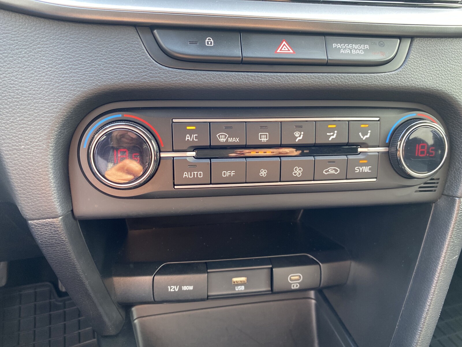 Kia Ceed - zdjęcie 23