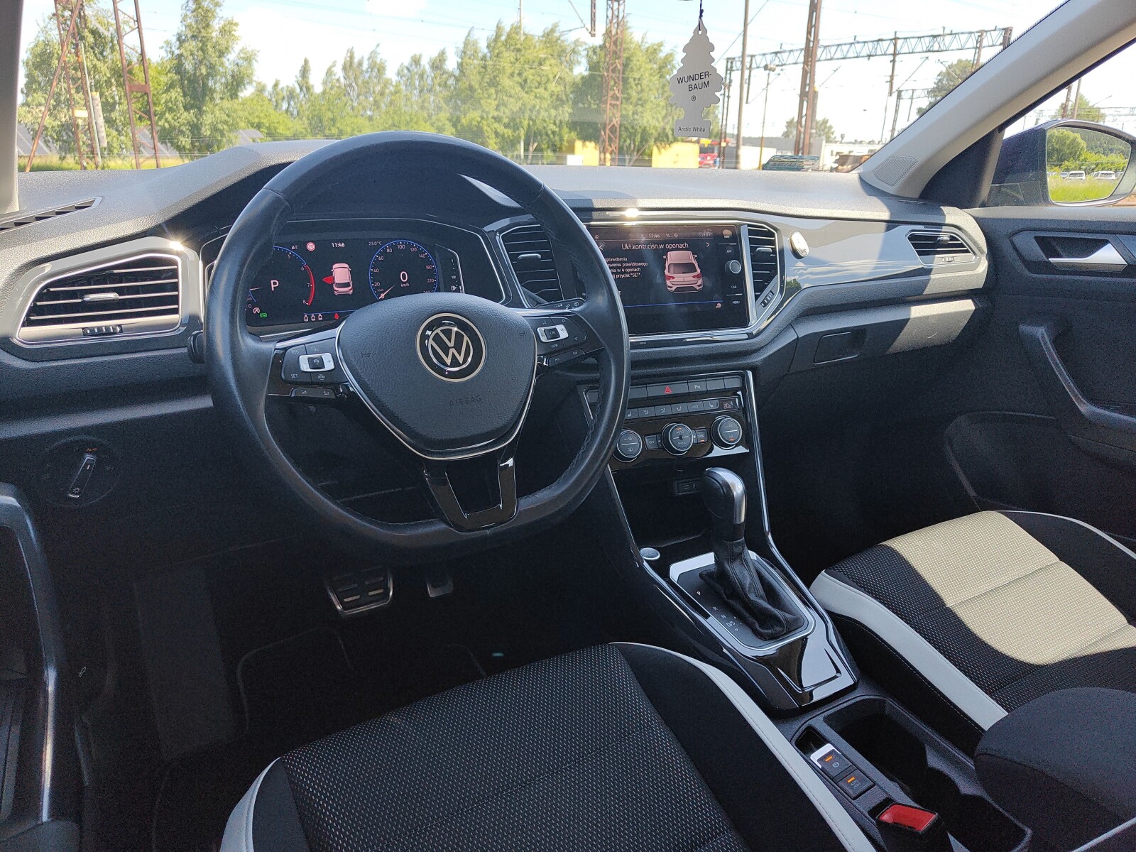 Volkswagen T-Roc - zdjęcie 9