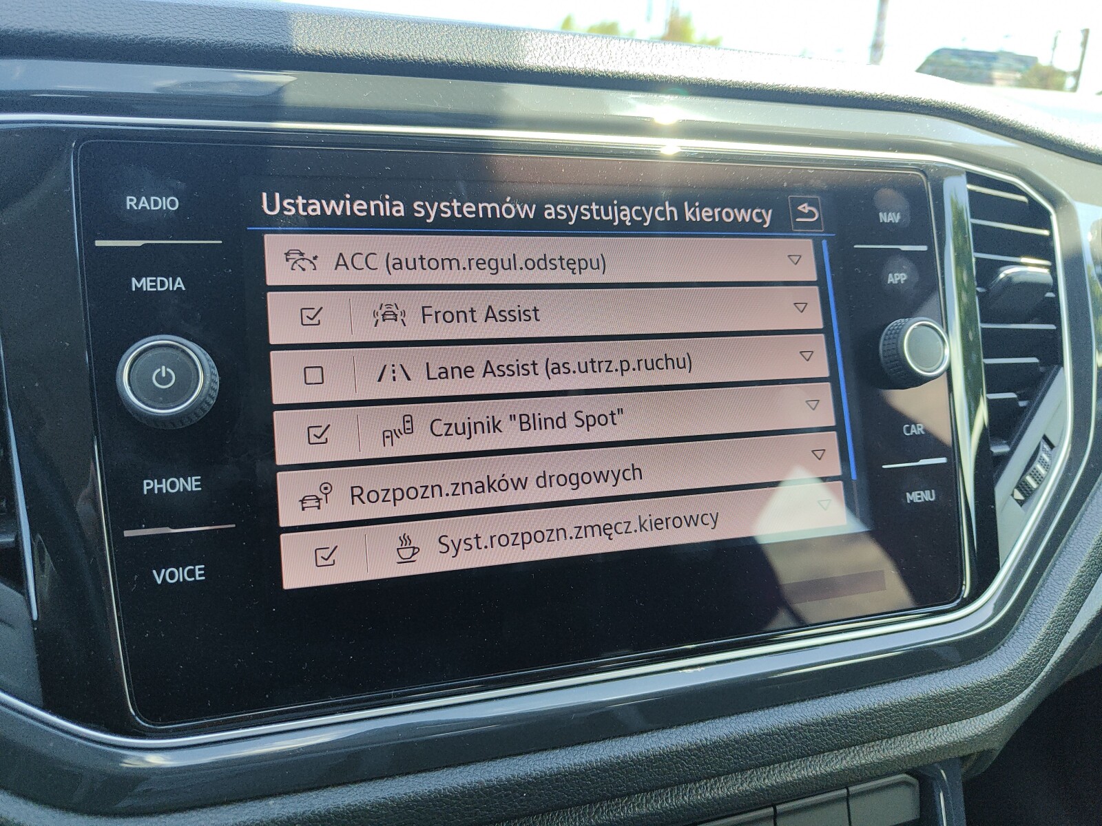 Volkswagen T-Roc - zdjęcie 25