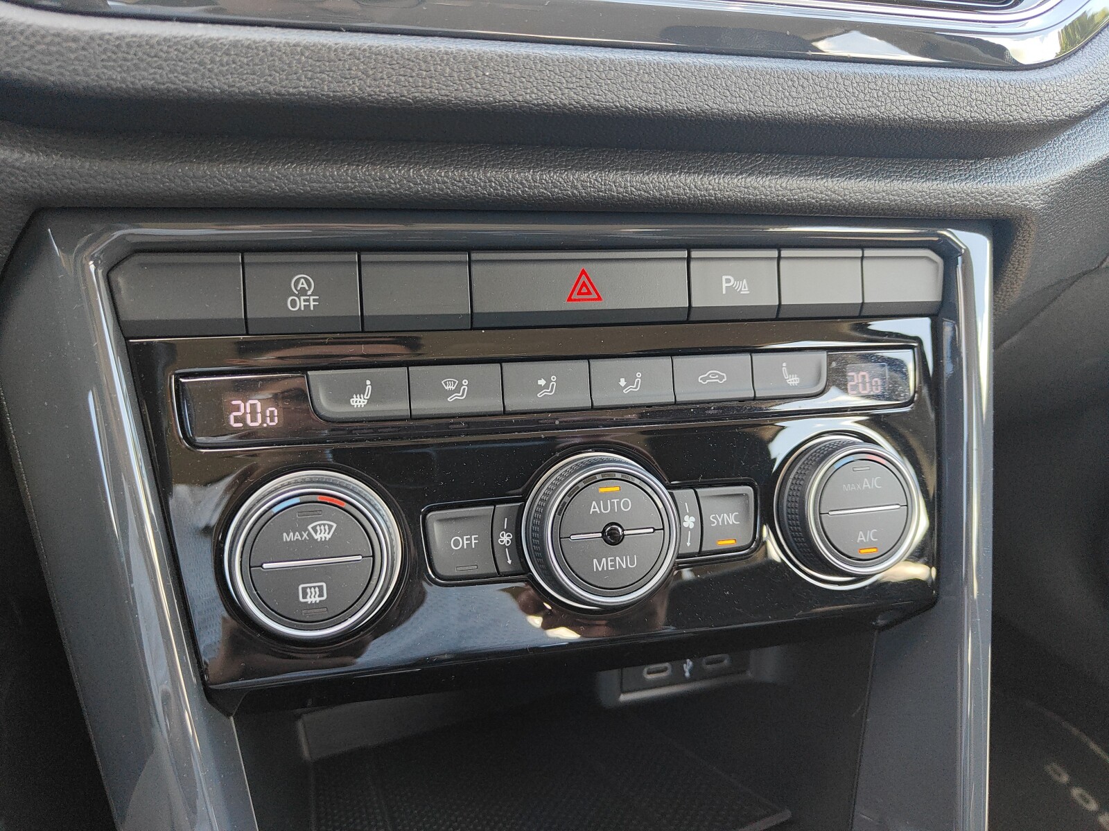 Volkswagen T-Roc - zdjęcie 24