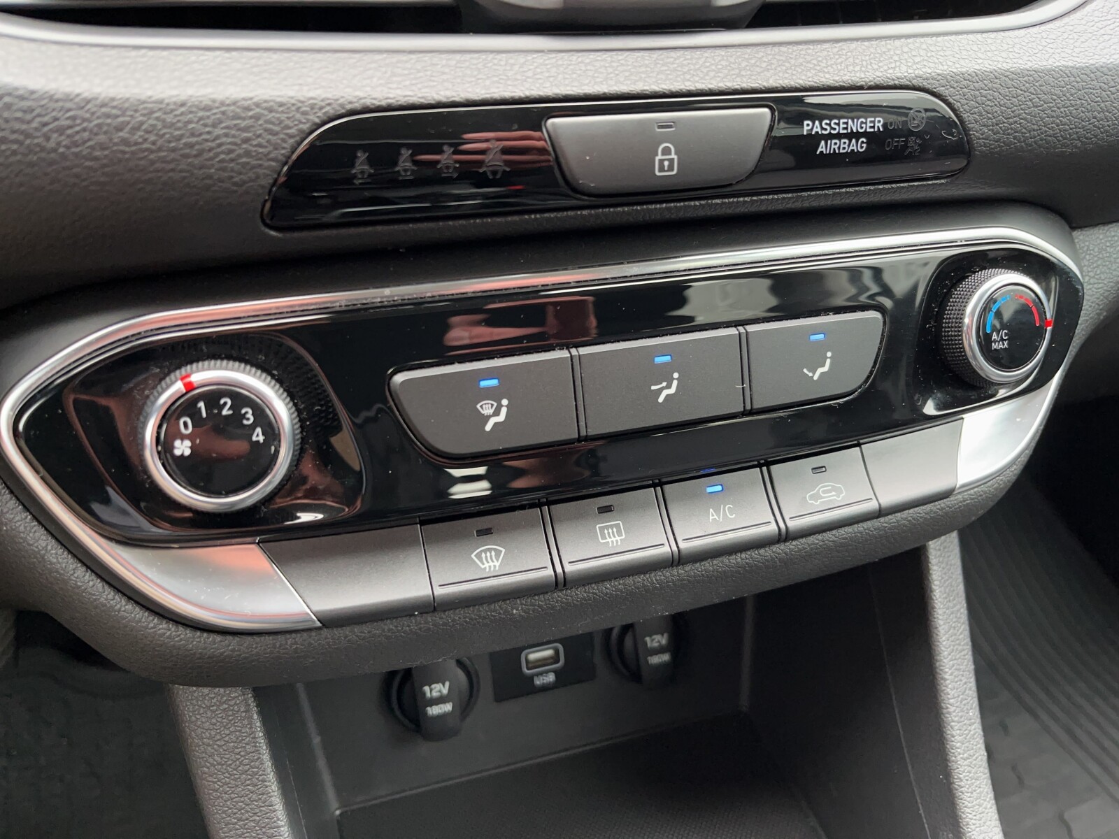 Hyundai i30 - zdjęcie 24