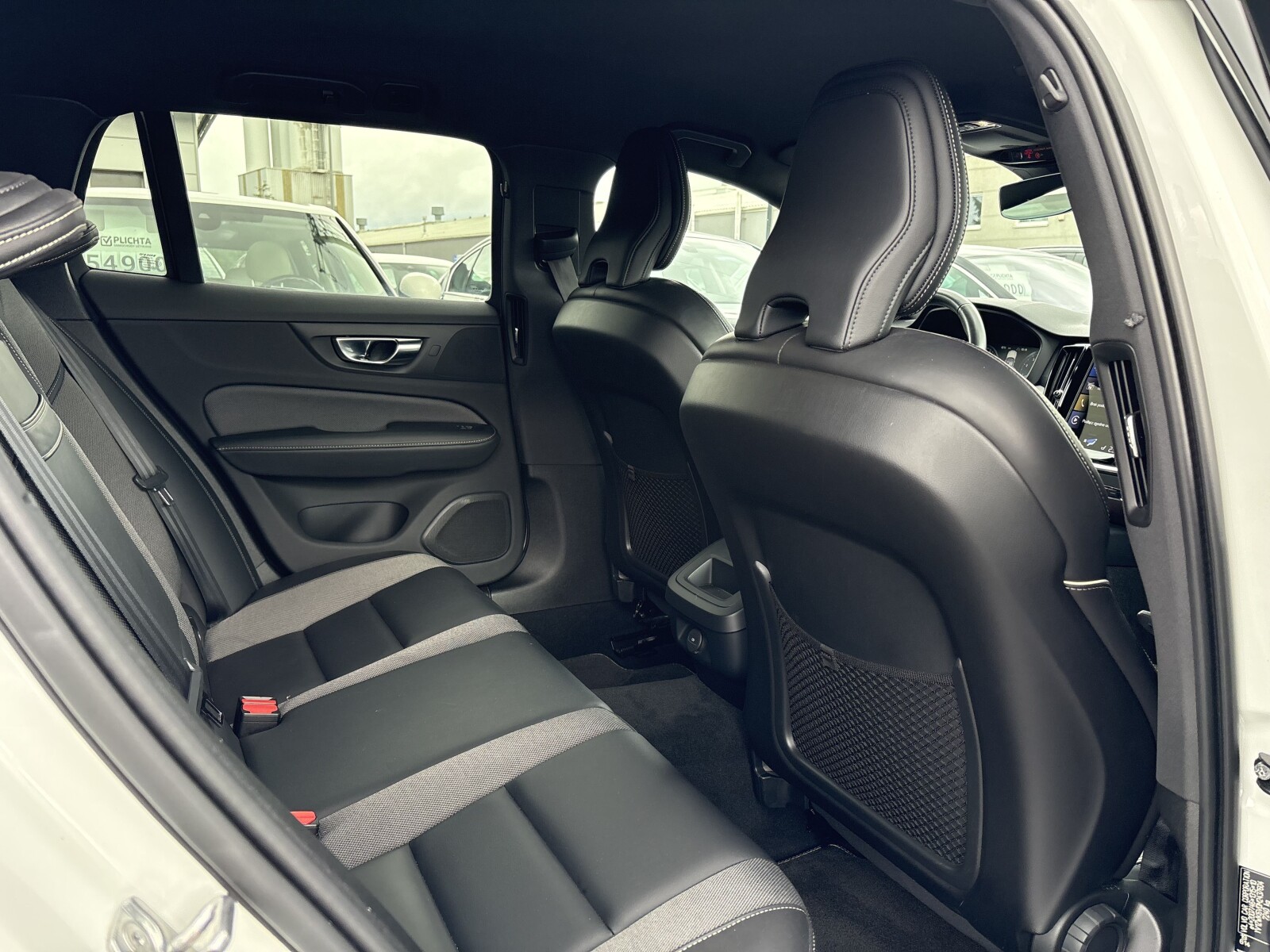 Volvo V60 - zdjęcie 23