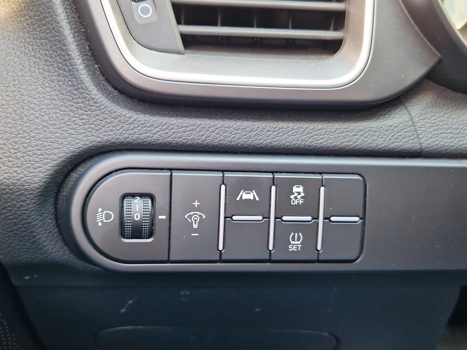 Kia Ceed - zdjęcie 15