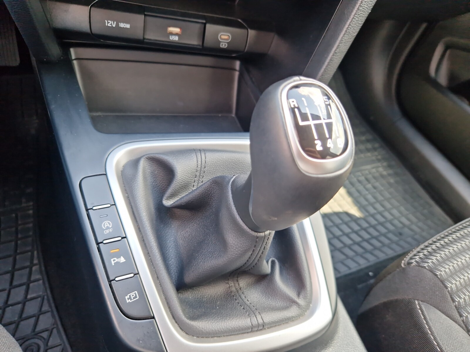 Kia Ceed - zdjęcie 37