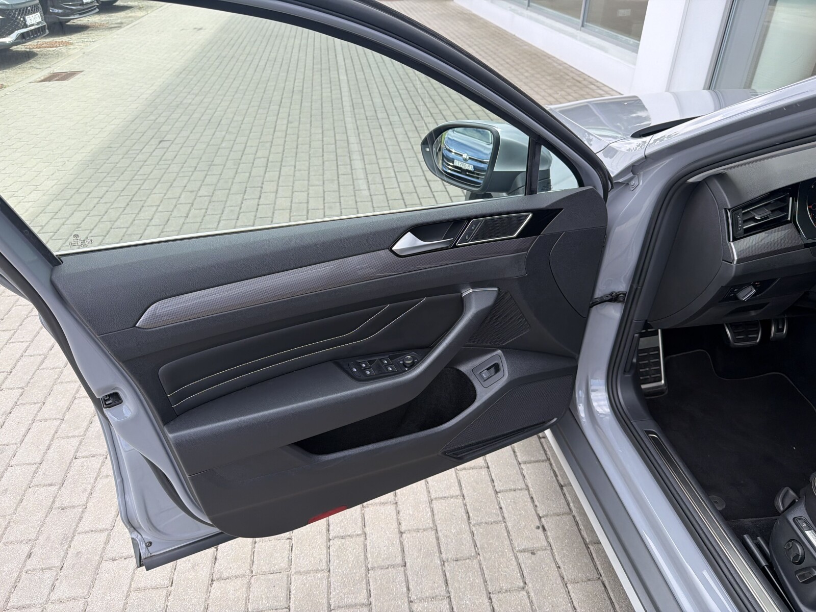 Volkswagen Passat Alltrack - zdjęcie 16