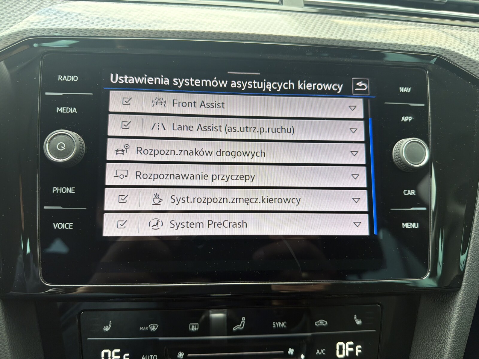 Volkswagen Passat Alltrack - zdjęcie 9